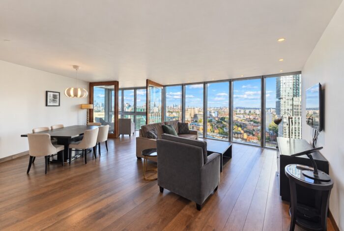 95 The Tower, 1 St George Wharf, Vauxhall, SW8 2DA
